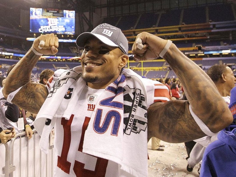 New York Giants wide receiver Devin Thomas celebrates his team's 21-17 win over the New England Patriots in the NFL Super Bowl XLVI football game, Sunday, Feb. 5, 2012, in Indianapolis. (AP Photo/David J. Phillip)