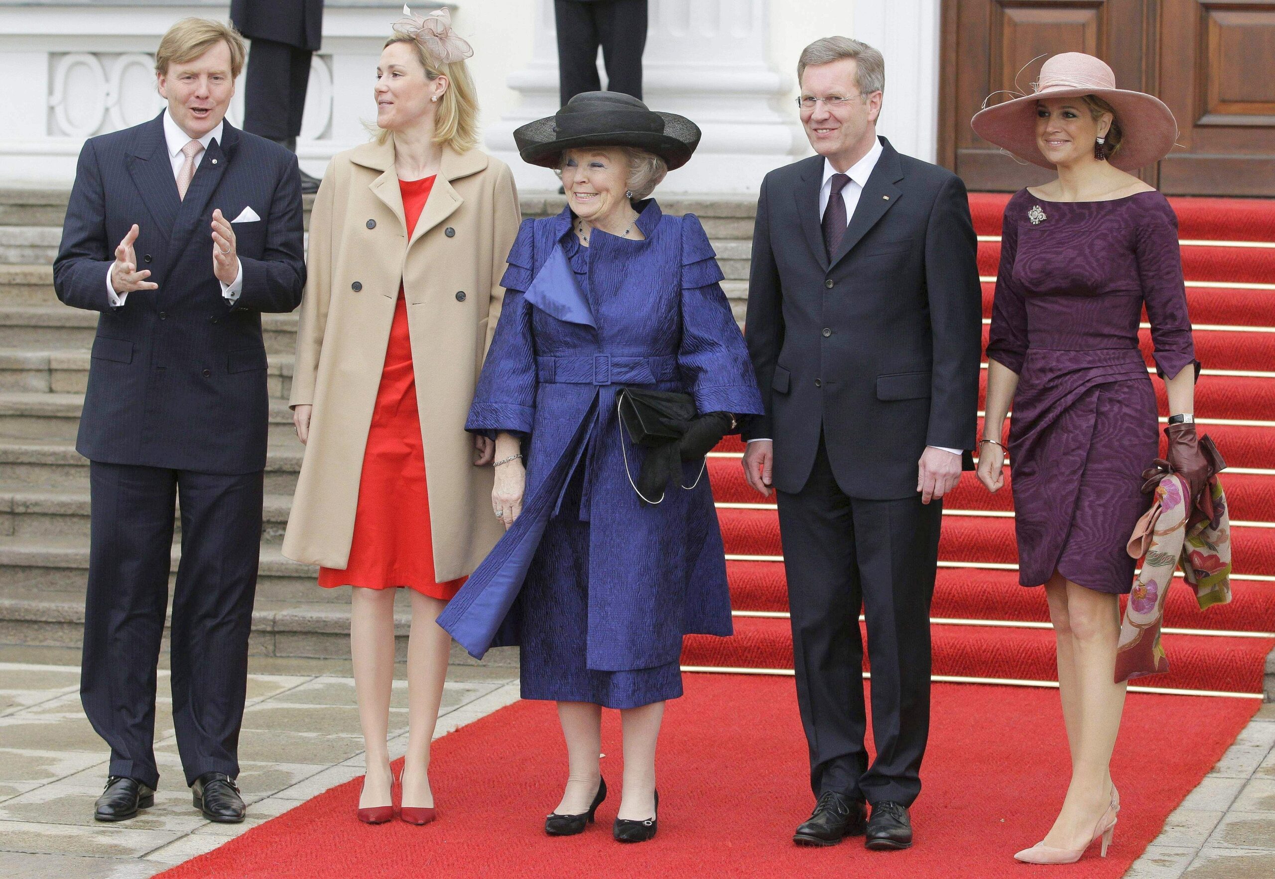 ...dem Schloss Bellevue empfangen Bundespräsident Christian Wulff und Ehefrau Bettina die Gäste aus den Niederlanden. Vier...