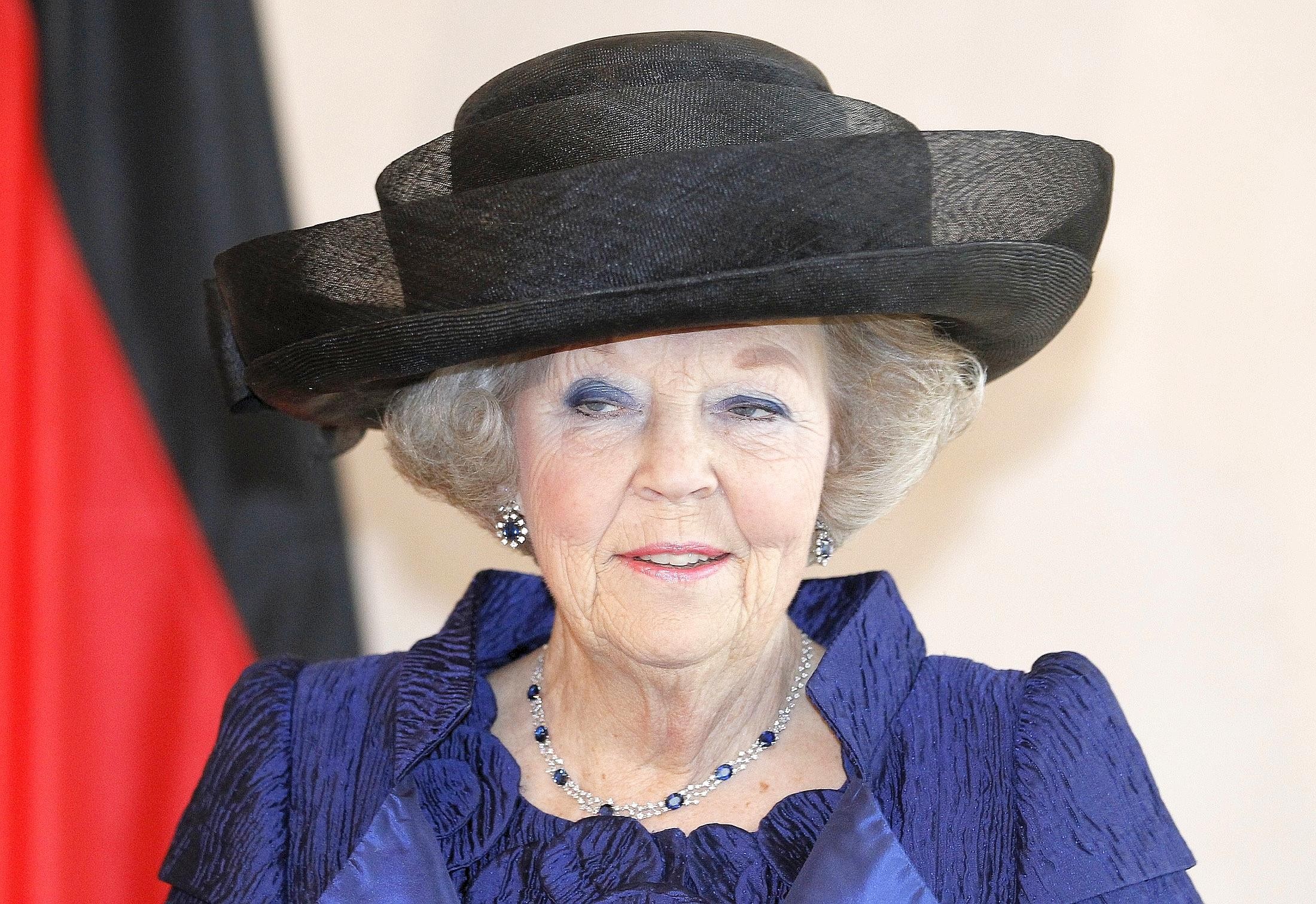 ...Empfang mit militärischen Ehren genossen Königin Beatrix und...