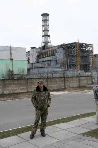 25 Jahre nach dem Unglück: Besuch in der Sperrzone von Tschernobyl.Nikolai Fomin (24) führt Besucher durch die Zone.
