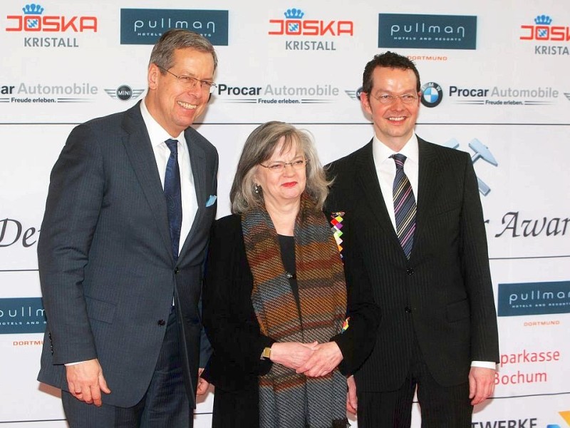 Reinhold Robbe (L), Oberbürgermeisterin Ottilie Scholz (M) and Freo Majer (R).