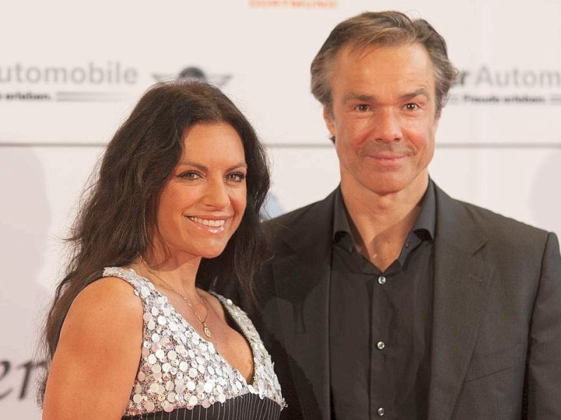 Zuvor hatte er sich auf dem roten Teppich mit seiner Schauspiel-Kollegin Christine Neubauer präsentiert.   Foto: Bernd Lauter / WAZ FotoPool