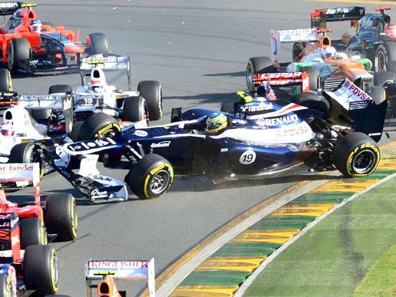 ...im Williams-Renault (Mitte) blieb unverletzt, kam aber als Letzter ins Ziel.