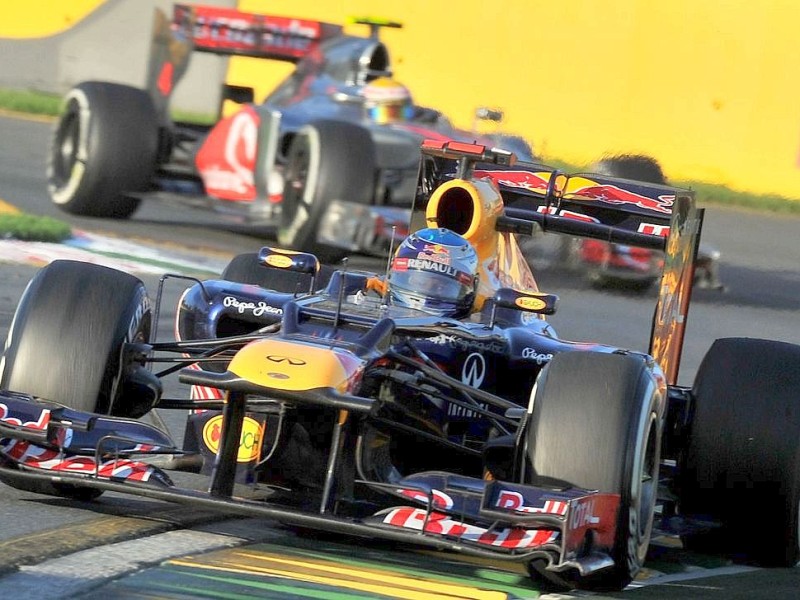 ...konnte Vettel jedoch überholen und sich auf den zweiten Rang schieben. Der 24-Jährige...