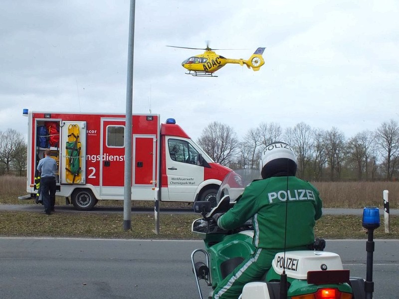 Einen Arbeiter konnte die Feuerwehr nur nocht tot bergen, ein anderer...