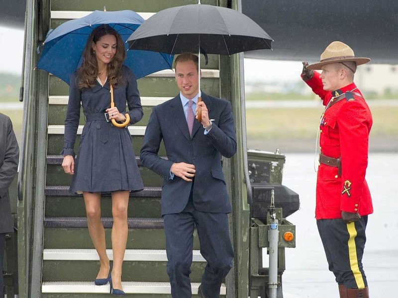 Ihre erste offizielle Reise führte sie Anfang Juli nach Kanada. Kanadas offizielles Staatsoberhaupt ist keine geringere als die englische Königin Elisabeth II., Williams Großmutter.