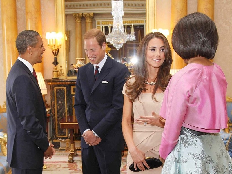 Rund einen Monat nach der Hochzeit empfing das frischgebackene Paar den US-Präsidenten Barack Obama und dessen Frau Michelle im Buckingham Palace.