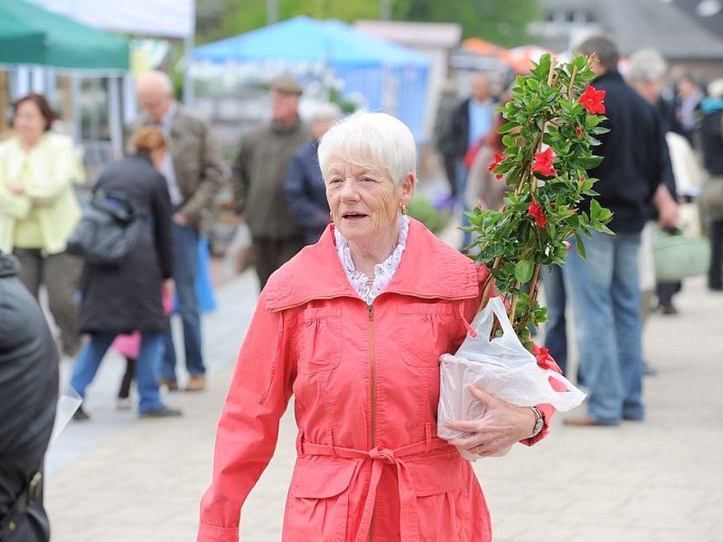 Am Sonntag 29.04.2012 gab es den Blumen- und Bauernmarkt auf dem Rathausparkplatz in Alpen.Foto: Markus Joosten / WAZ FotoPool