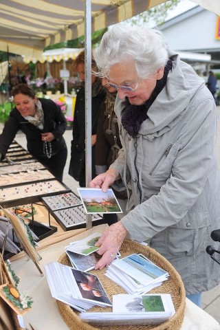 Am Sonntag 29.04.2012 gab es den Blumen- und Bauernmarkt auf dem Rathausparkplatz in Alpen.Foto: Markus Joosten / WAZ FotoPool