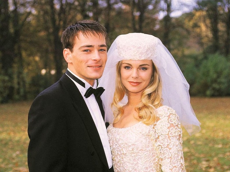 Geheiratet wird immer: Tom (Jan Sosniok) und Saskia (Saskia Valencia) wollen heiraten.