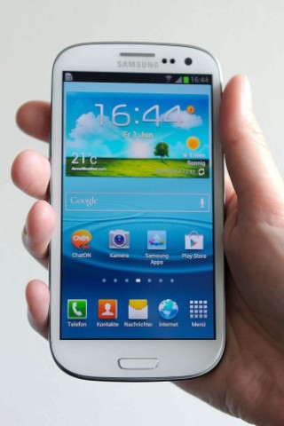 Das neue Samsung Galaxy S III beeindruckt mit einem kontrastreichen und farbenprächtigen Bildschirm. Das...
