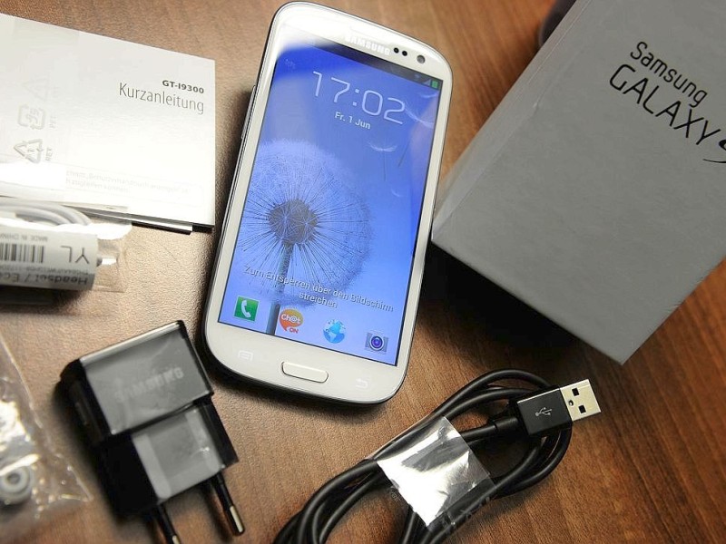 ... des Galaxy S III ist Standard: Kopfhörer, Lade- und USB-Kabel, Bedienungsanleitung.
