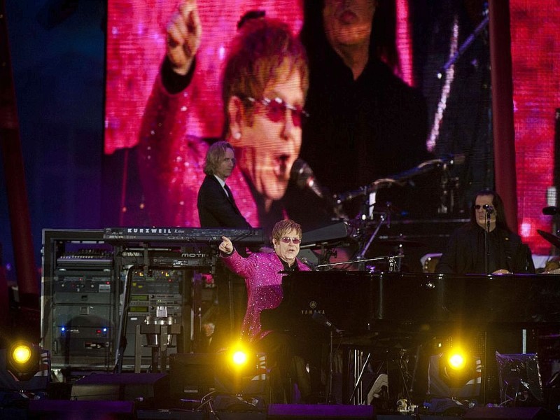 Auch der Sänger Elton John war mit dabei und sang unter anderem den Hit I'm Still Standing.