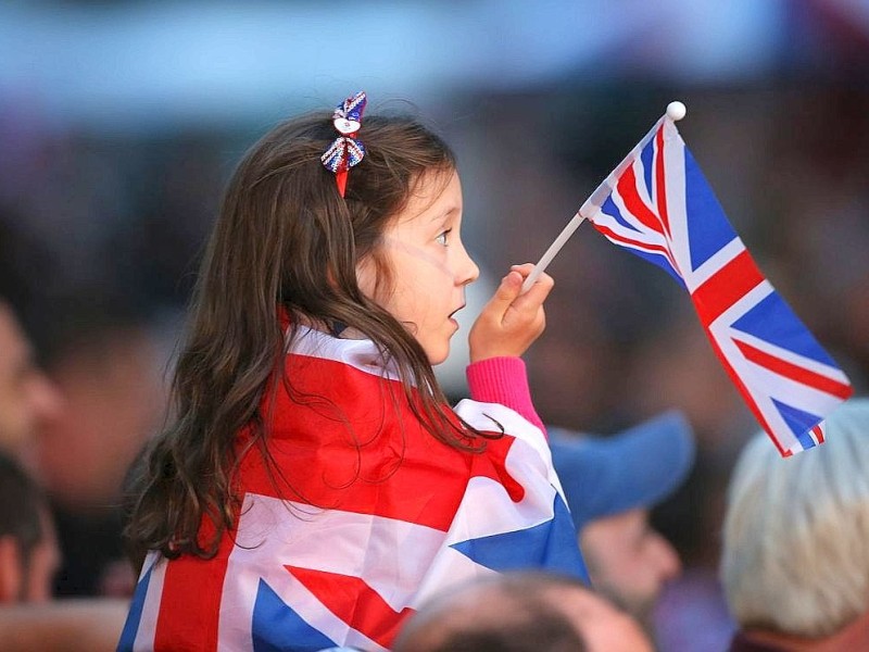 Ein junger Fan besucht das Jubiläumskonzert für die Queen in London.