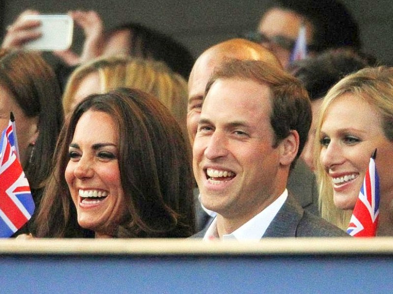 Prinz William und seine Frau Kate singen bei dem Jubiläumskonzert mit vollem Elan mit.