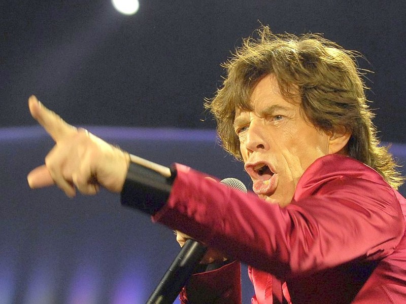 Der Art und Weise, wie Mick Jagger sich auf der Bühne bewegt, wird sogar in dem Song Moves like Jagger von der Band Maroon 5 gehuldigt.
