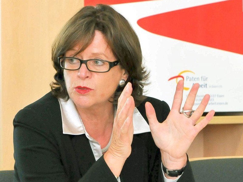 Ute Schäfer (SPD) hat das Ministerium für Familie, Kinder, Jugend, Kultur und Sport inne. Im März 1952 in Lage geboren, war die frühere Lehrerin und Schulleiterin von 2002 bis 2005 Schulministerin, nach der Landtagswahl 2005 war sie schulpolitische Sprecherin der SPD-Fraktion.