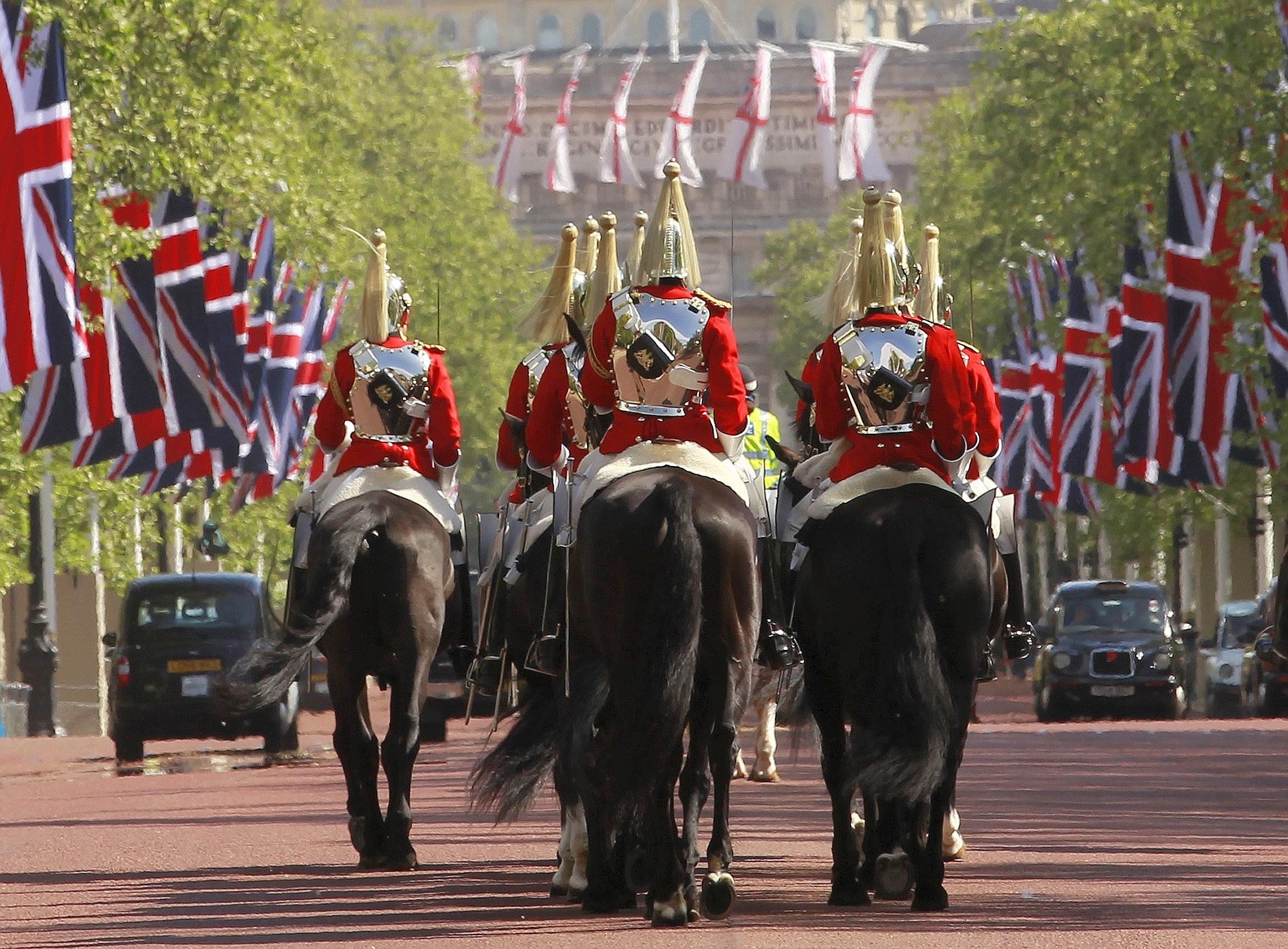 London bereitet sich auf die Hochzeit von Prinz William und Kate vor. Zwei Tage vor der Hochzeit probt die Gardekavallerie ihren Auftritt.