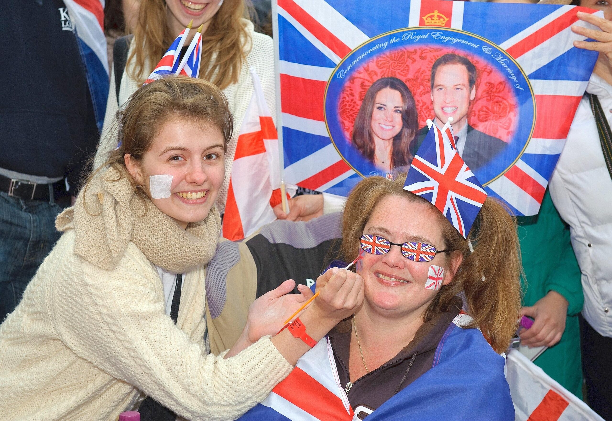 Oxford Studentin Phoebe Topping bemalt begeisterte Royals-Fans. Kunstwerke, wie diese...