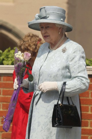 Schwiegeroma wird die englische Königin Elisabeth II, die das Land seit 1952 regiert. Schon 1947...
