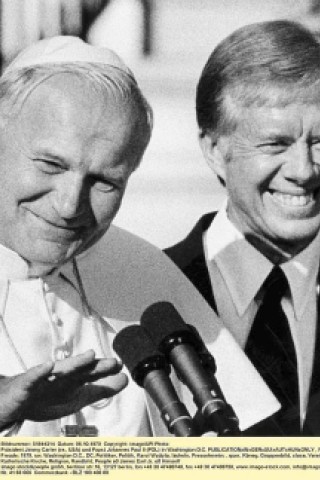 Präsident Jimmy Carter  und Papst Johannes Paul II sprachen 1979 in Washington D.C. miteinander.