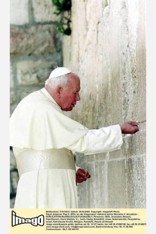 Im März 2000 bat er in Jerusalem die Juden in einer spektakulären Geste um Vergebung für das ihnen zugefügte Leid.