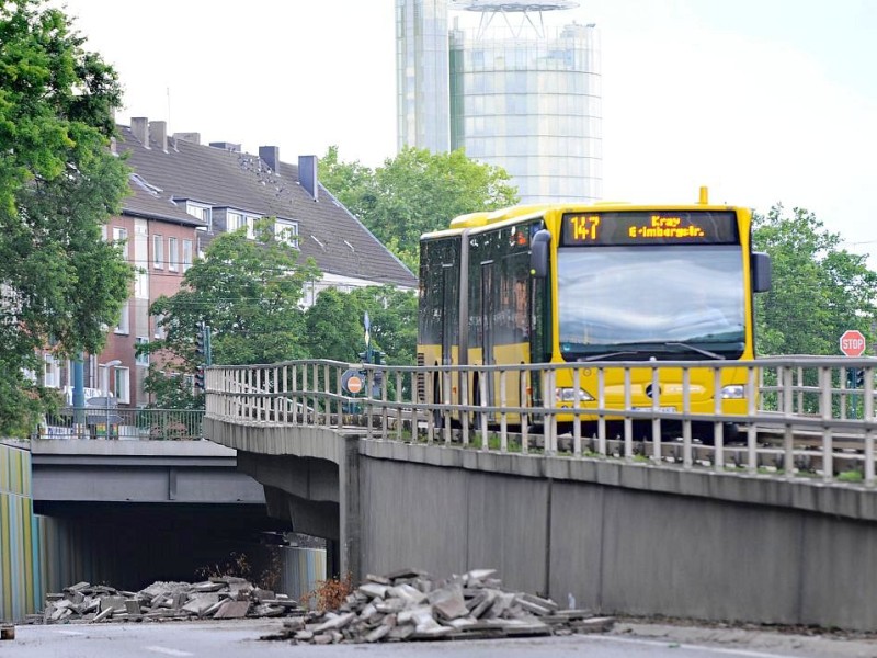 Freie Fahrt für freie Bürger: derzeit nur, wenn sie den öffentlichen Nahverkehr nutzen.Foto: Kerstin Kokoska/WAZ  FotoPoolEssen