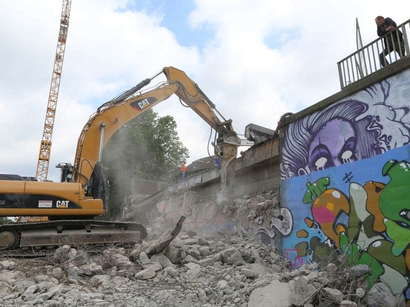 Wenn Metall auf Stein trifft, gibt es oft nur einen Gewinner. Foto: Stefan Arend / WAZ Fotopool