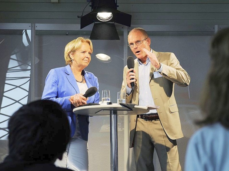 Chefredakteur Ulrich Reitz (rechts) moderierte einen Info-Talk und interviewte NRW-Ministerpräsidentin Hannelore Kraft (links).Foto: Matthias Graben / WAZ FotoPool
