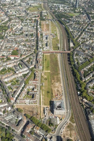 Le Quartier Central im Überblick: Im Süden, in der Nähe des Wehrhahns, wird das erste Bürogebäude im Quartier Central Ende 2012 fertiggestellt. „La Cour ist zu fast 92 Prozent an VivaKi (Publicis Groupe) vermietet. 