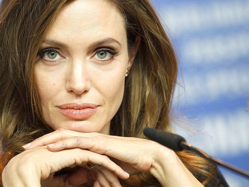 Platz 66:Wenn sie nicht mit einem neuen Filmprojekt oder ihrer Ehe mit Brad Pitt in den Schlagzeilen steht, dann mit einem Hilfsprojekt. Angelina Jolie ist Sondergesandte des UN-Flüchtlingskommissars und unterstützt humanitäre Projekte weltweit.