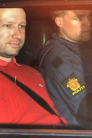 Breivik kurz nach einer ersten Vernehmung.