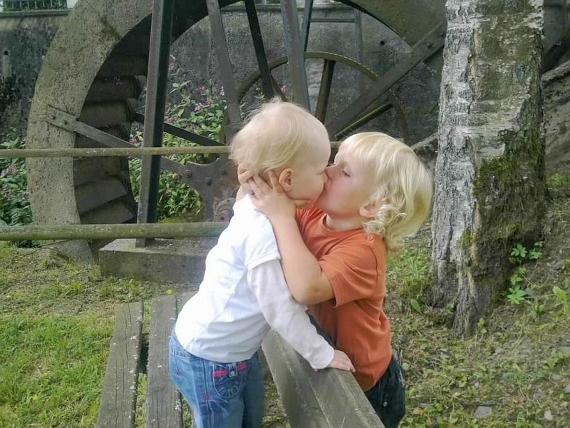 Lennard (3 Jahre) mit Freundin Maja (1)