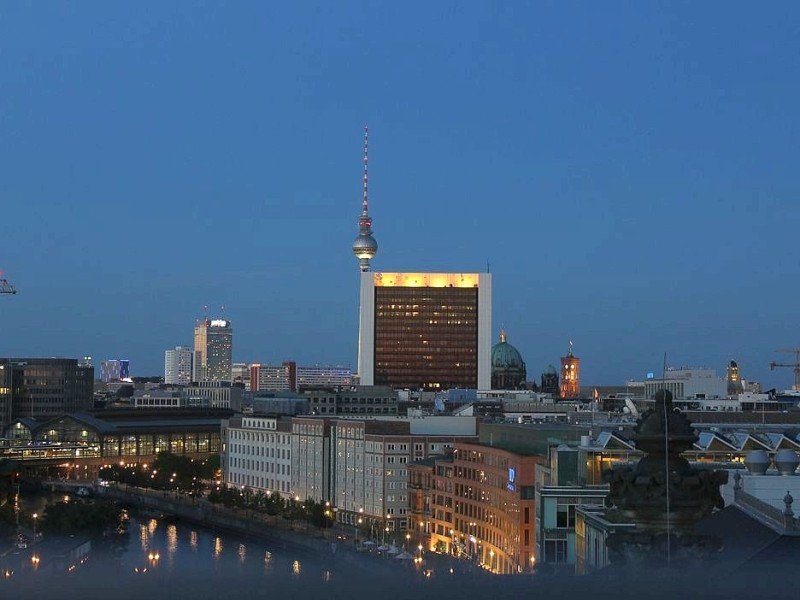 Vom Reichstag aus in die Abenddämmerung