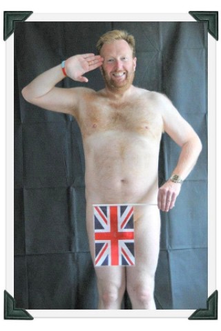 Nackte Grüße für Prinz Harry. Die Facebook-Gruppe Support Prince Harry with a naked Salute! hat inzwischen mehr als 26.000 Mitglieder - Hunderte von ihnen haben Nacktfotos von sich ins Internet gestellt, auf denen sie dem Prinzen salutieren.