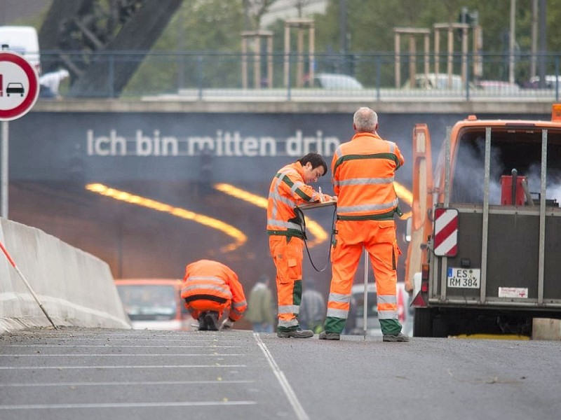 Am Freitag, 28.09.2012 sind die Bauarbeiten an der gesperrten Autobahn A40 in Essen - Zentrum so gut wie abgeschlossen. Am Wochenende wird die Strecke zwischen Essen-Zentrum und Essen-Ost wieder fuer den Verkehr freigegeben.Foto: Bernd Lauter/WAZ FotoPool