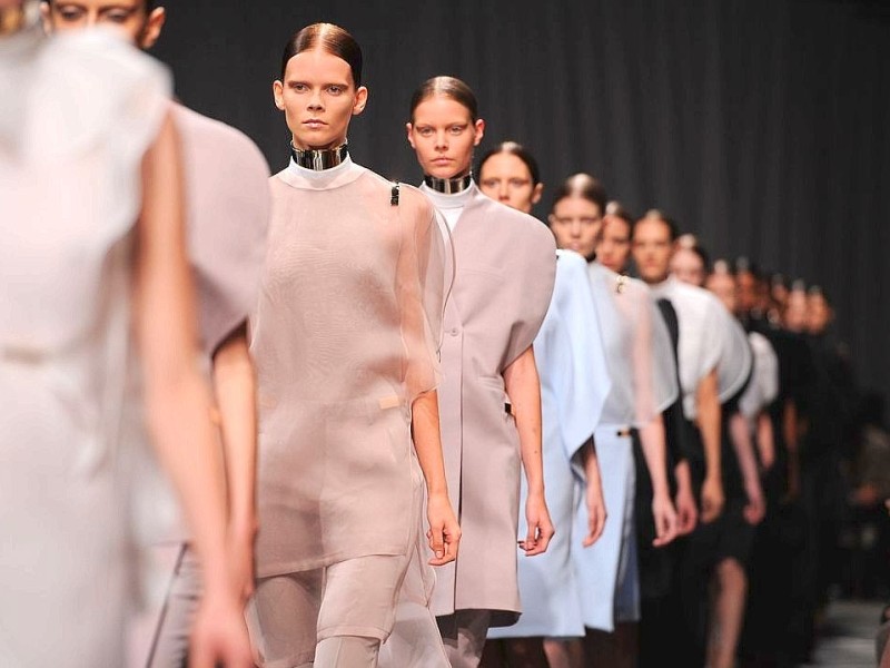 Das französische Modehaus Givenchy zeigt seine neuen Modelle bei der Fashion-Week in Paris.