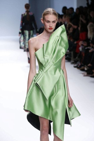 Der Südkoreanische Designer Lie Sang Bong zeigt seine neue Mode bei der Fashion Week in Paris.
