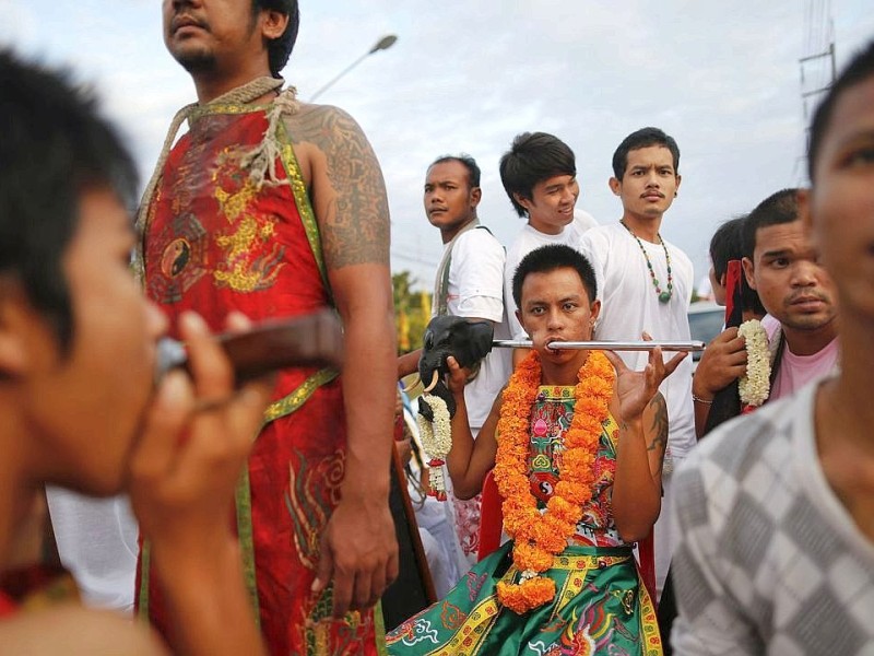 Das Vegetarier Festival auf der thailändischen Insel Phuket zieht jedes Jahr viele Gläubige und Schaulustige an.