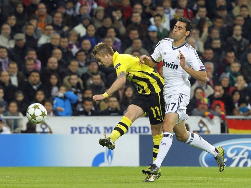 Borussia Dortmund's Marco Reus, left, scores his goal under pressure from Real Madrid's Alvaro Arbeloa, right, during a Group D Champions League soccer match at the Santiago Bernabeu stadium in Madrid, Spain, Tuesday, Nov. 6, 2012. (AP Photo/Andres Kudacki)