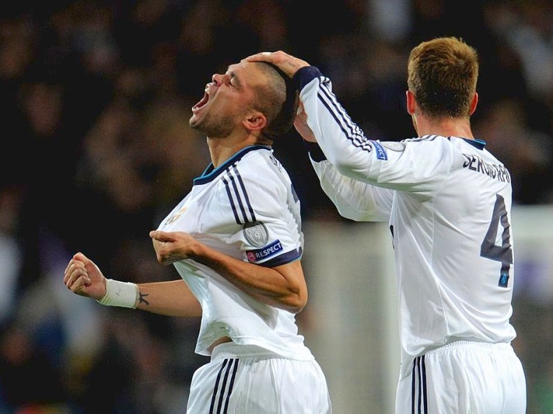 MADRID, SPAIN - NOVEMBER 06:  Pepe of  Madrid celebrates with teammate Sergio Ramos after scoring his team's first goal during the UEFA Champions League Group D match between Real Madrid and Borussia Dortmund at Estadio Santiago Bernabeu on November 6, 2012 in Madrid, Spain.  (Photo by Dennis Grombkowski/Bongarts/Getty Images)
