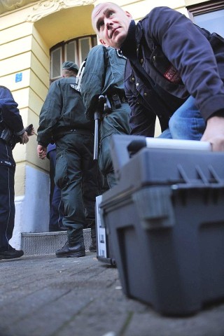 Mit einer Großrazzia ist die Polizei Dortmund am Dienstag (13. November 2012) gegen Einbrecher-Banden in der Nordstadt vorgegangen — in zwei Häusern (im Bild: Flensburger Str. 17), zwei Pfandleihern und zwei Hostels.