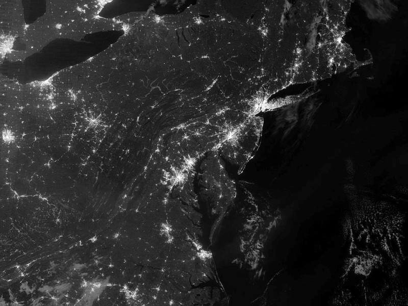 Die Erde bei Nacht - hier der Blackout in New York und New Jersey nach dem Hurrikan Sandy.