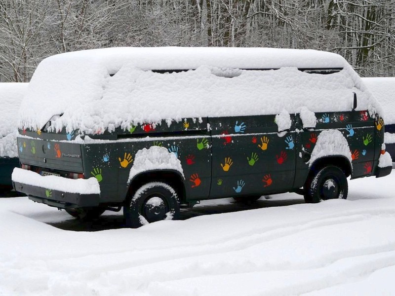Wie viele Fenster so ein VW-Bus hat, merkt man erst, wenn es geschneit hat...