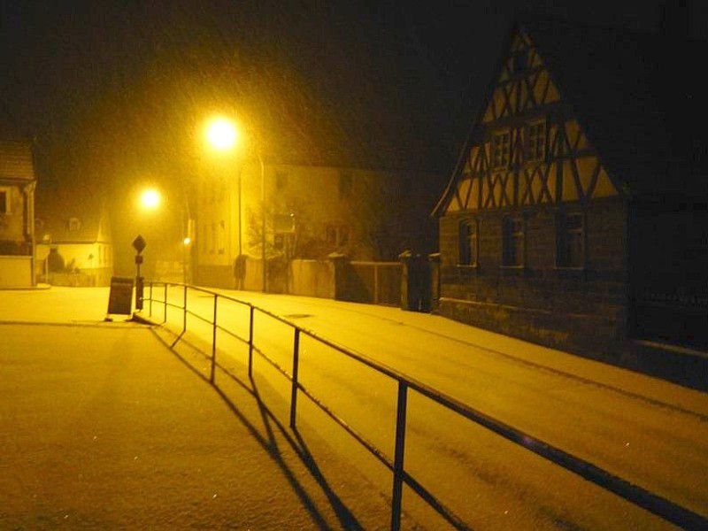 Erster Schnee um 5 Uhr am 2.12.2012 in Oberhohenried.
