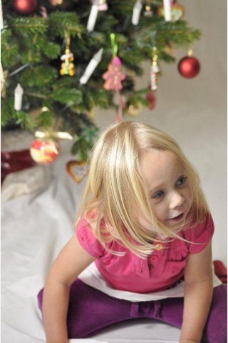 Das Bild zeigt unsere Tochter Helene (5 Jahre). Aufgenommen wurde es letztes Jahr am Heiligabend.