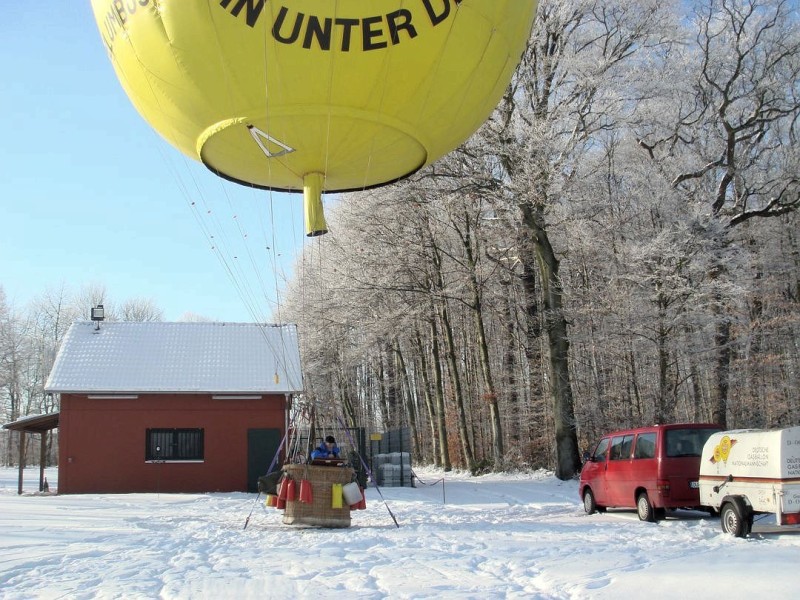 Eine Fahrt im Gasballon über den winterlichen Niederrehin - wunderschön.