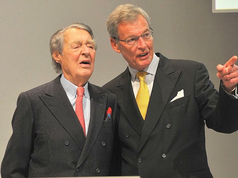 Hier sieht man ihn als Ehrenvorsitzenden des Aufsichtsrats bei der Hauptversammlung der ThyssenKrupp AG im Januar 2013 mit Gerhard Cromme, Vorsitzender des Aufsichtsrats.