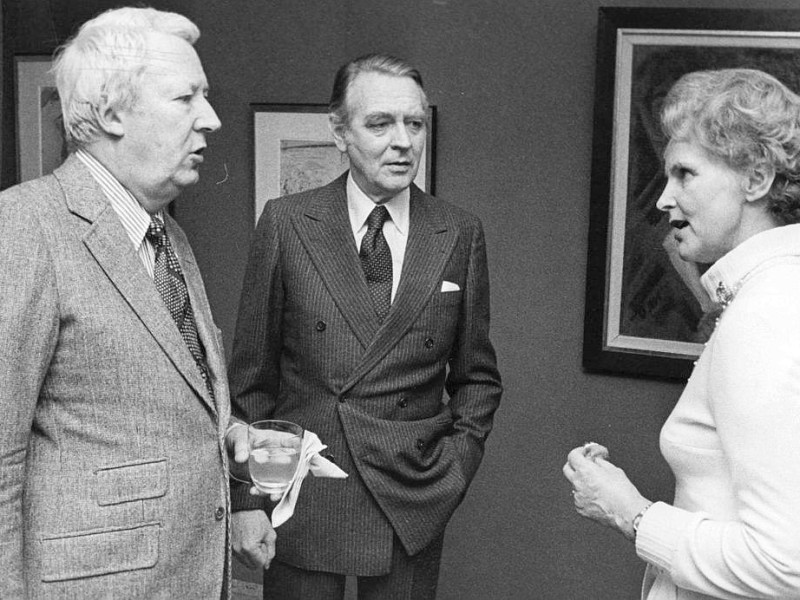Das Foto aus dem Jahr 1977 zeigt Beitz und seine Ehefrau Else mit dem früheren britischen Premierminister Edward Heath.
