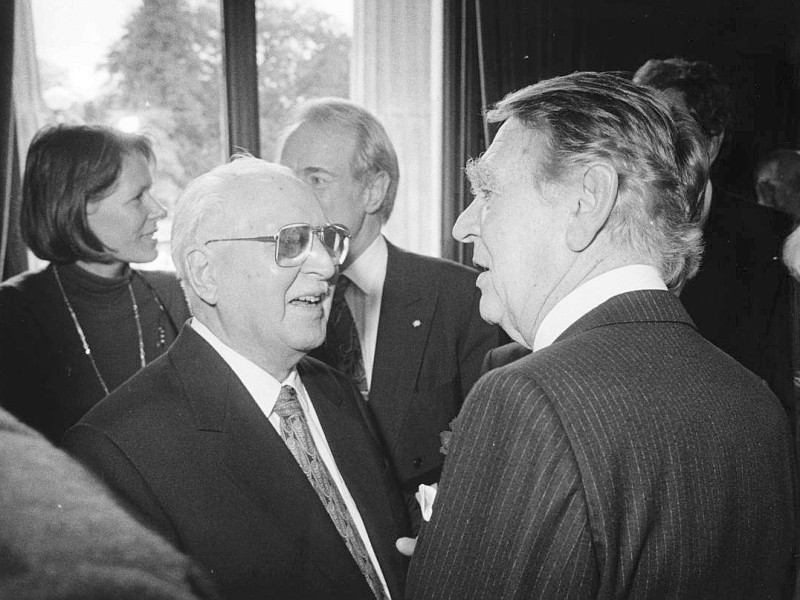 Beitz an seinem 80. Geburtstag im Gespräch mit dem damaligen WAZ-Herausgeber Erich Brost.